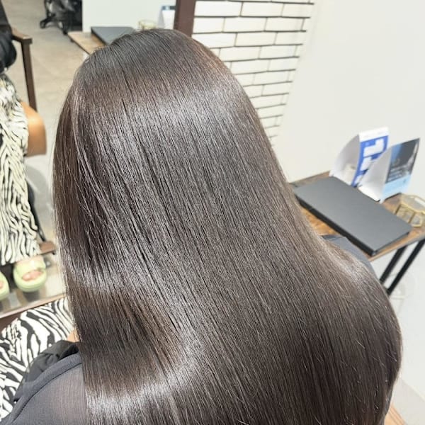 サラ艶アッシュブラウンストレート