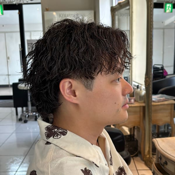 ツイストスパイラルパーマ　ウルフパーマ　センターパート　眉毛
