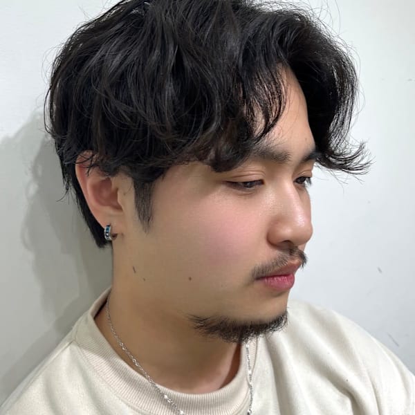 センターパート ニュアンスパーマ ツーブロック 黒髪 20代|Ai WilL