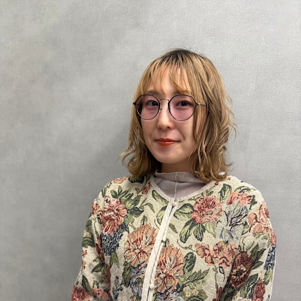 milunina 浜町／人形町／水天宮前／日本橋／髪質改善／頭浸浴【ミルニナ ハマチョウ ニンギョウチョウ スイテングウマエ ニホンバシ カミシツカイゼン トウシンヨク】のスタッフ紹介。AKIHA