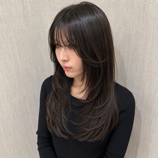 重たく見せない、透け感たっぷりレイヤー