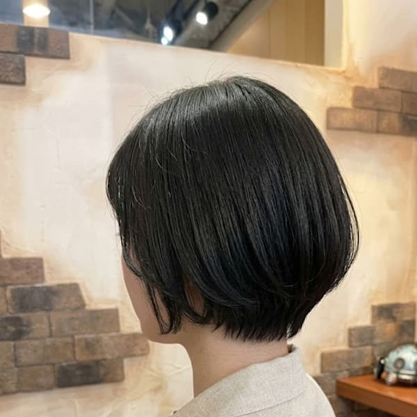 首筋を美しく見せる大人上品なショート【240スタイル】