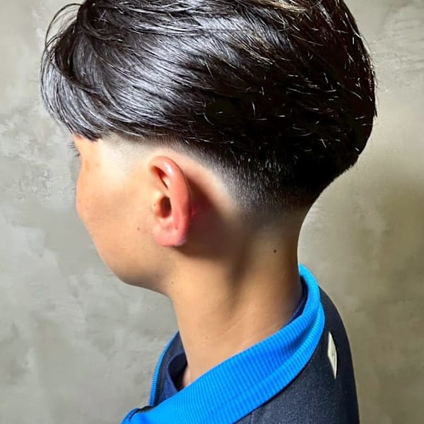黒髪ショート スキンフェード ツーブロック マッシュ