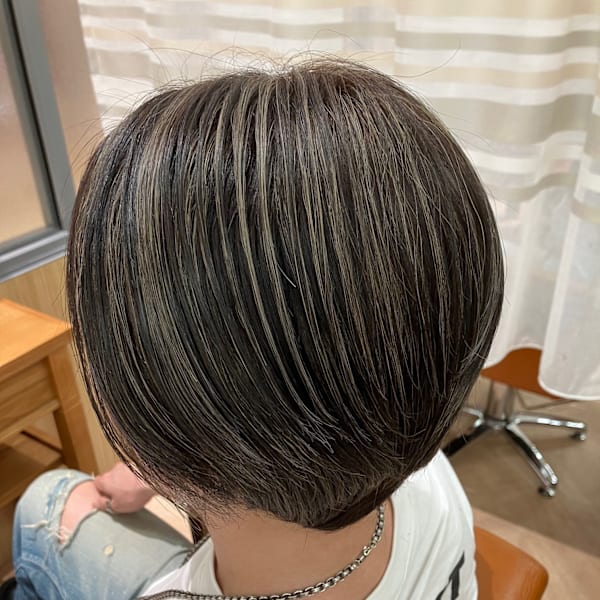 立体感だしたい方おススメ　ハイライトアッシュカラー