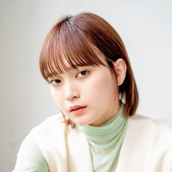 ショートボブ 前髪カット 透明感カラー 20代 小顔ショート