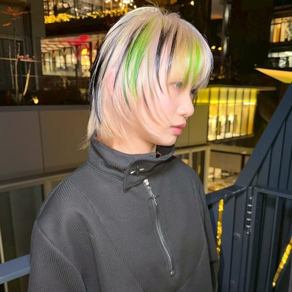 スラッシュカラー　ブリーチデザインカラー　ルーツカラー