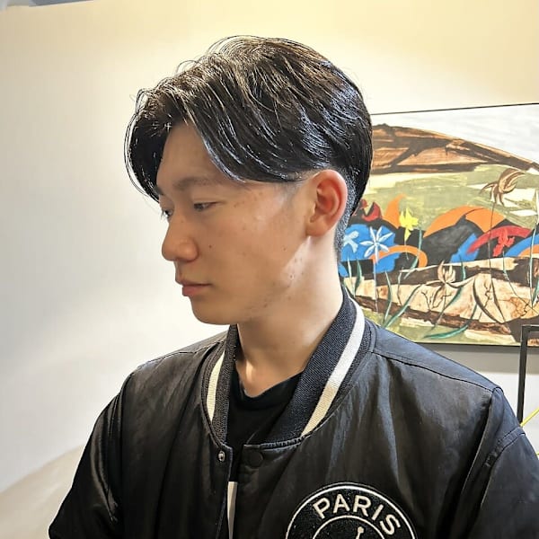 人気メンズ刈り上げ毛流れセンターパート