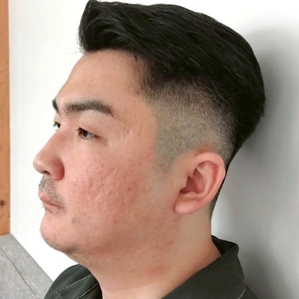 フェードカット 七三分け ビジネス 黒髪ショート 30代