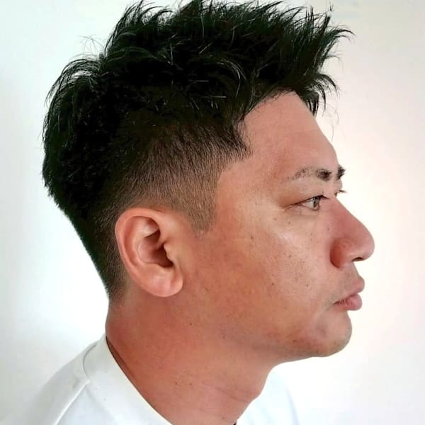 ビジネスへア ツーブロック モヒカン 黒髪ショート刈り上げ