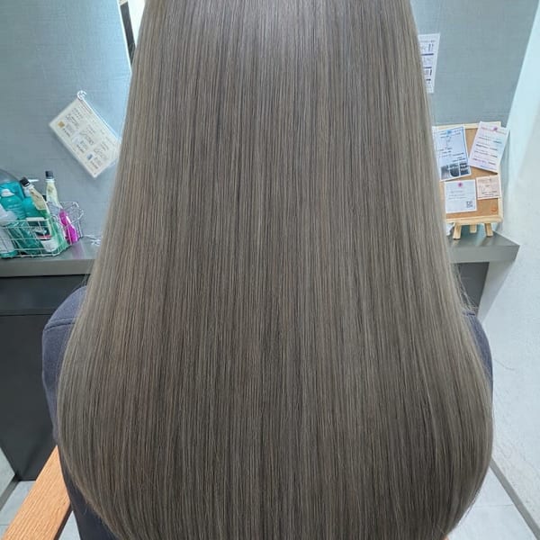 スモーキーグレージュ
