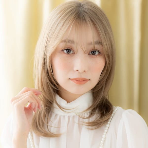 ハイトーンカラー金髪ブロンドクラゲウルフカット20代30代