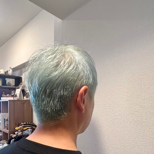 ダブルカラーのショートスタイル