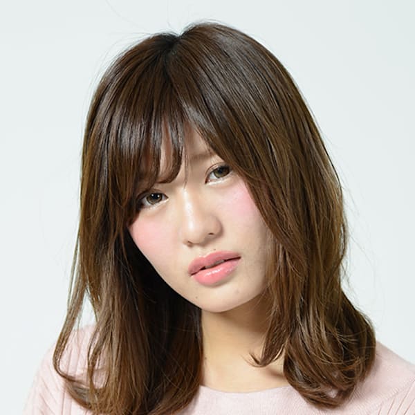 ナチュラル可愛いストレートミディ
