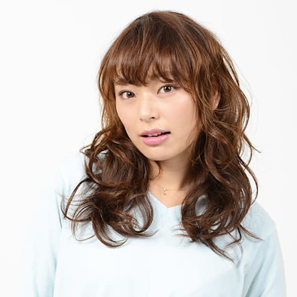 リラクシーなほつれウェーブ＆フリンジバングスタイル