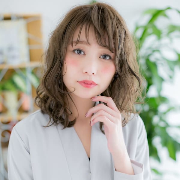 ミントアッシュ×ウェーブ巻きミディ