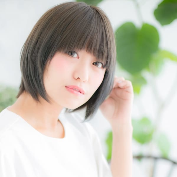 大人ミニボブ×オリーブグレージュ