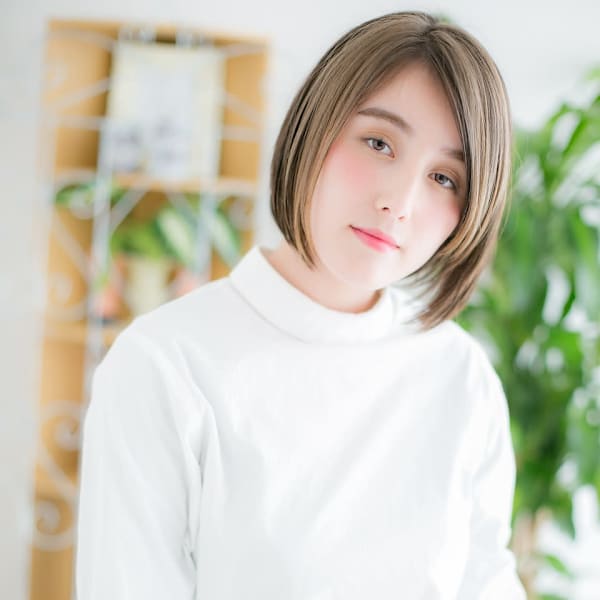 ハイライトカラーで大人ミニボブ
