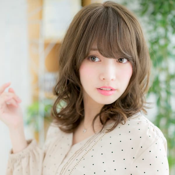 オリーブアッシュの小顔ボブルフ