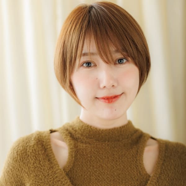 ミルクティーブロンド12トーン小顔ひし形ショート20代30代