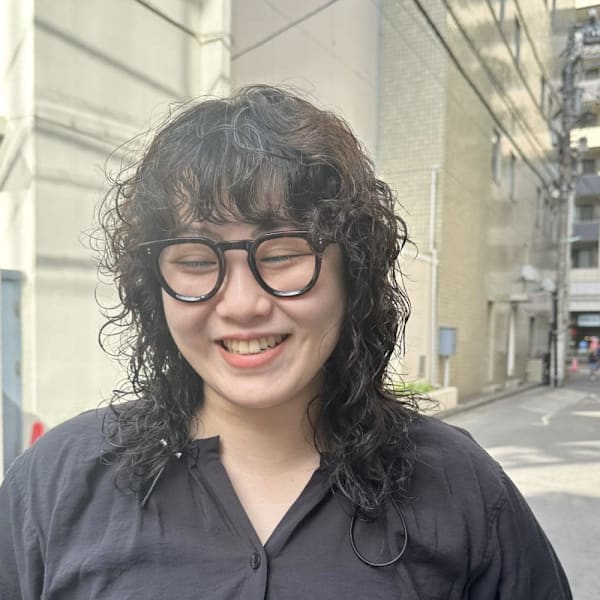 medium.パーマ.黒髪.オシャレ