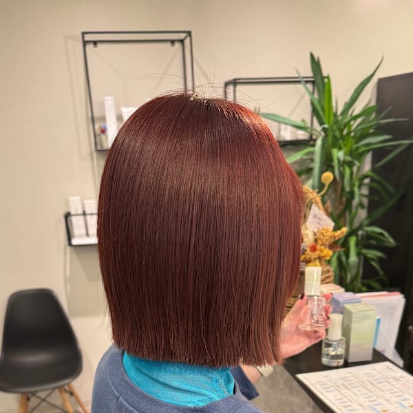 切りっぱなしボブスタイルブリーチなしカシスカラー大人可愛い