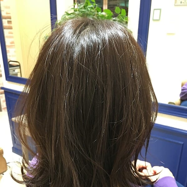 くびれラインが美しい外ハネミディアム|YUSICA 所沢店