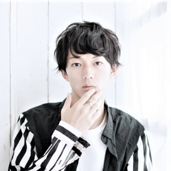菅田将暉風髪型　無造作くせ毛風ニュアンスパーマひし形マッシュ
