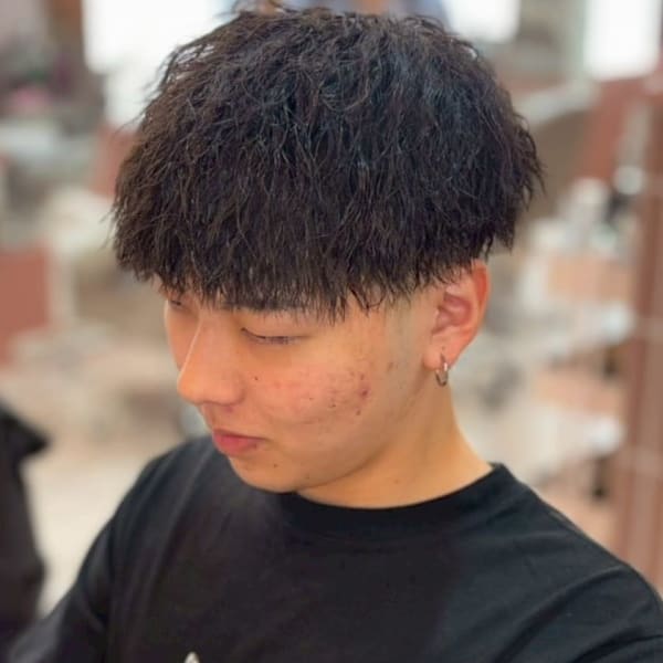ツイストスパイラルパーマ マッシュショート 刈り上げ メンズ
