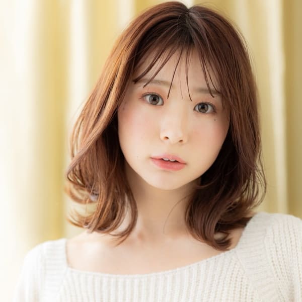 フレンチバングミルクティーブロンドクラゲカット30代40代