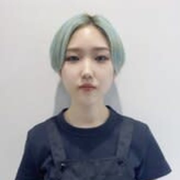 M-Nail スカルプ/長さだし/痛ネイル/3D【エム ネイル スカルプ ナガサダシ イタネイル スリーディー】のスタッフ紹介。ユキナ