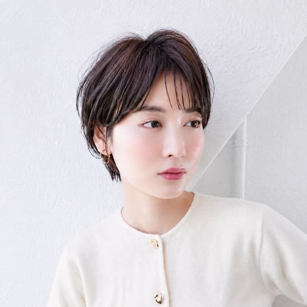 前髪あり耳掛けのショートヘアシースルーバング|NATSUYA