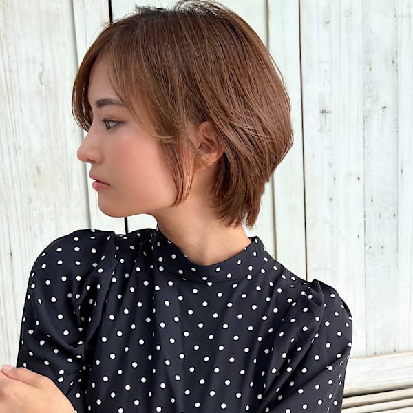 軽やかシルエットのレイヤーボブ