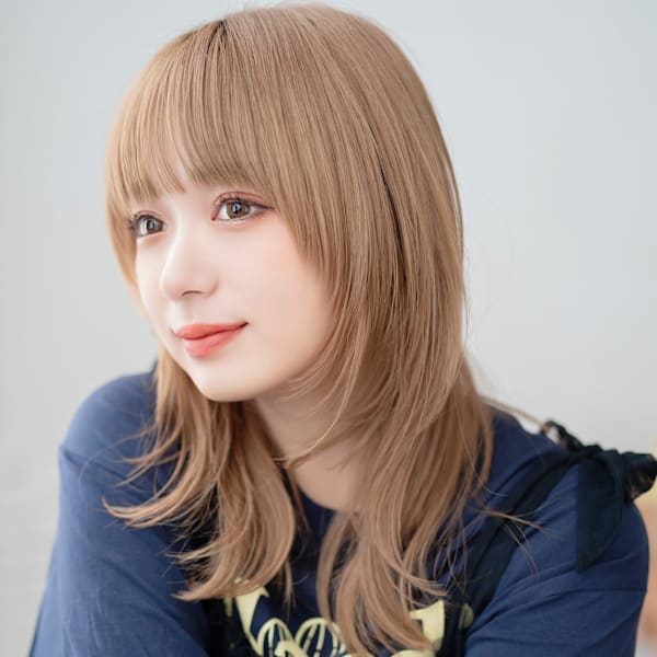 柔らかレイヤーの大人ミディ×ブリーチ２回+オンカラー