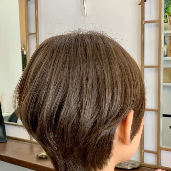 首元が涼しいショート×軽やかな透明感カラー|SHINJO hair attend