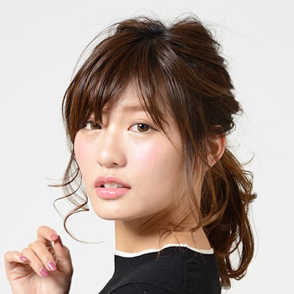 こなれ感たっぷり!トレンドポニーアレンジ