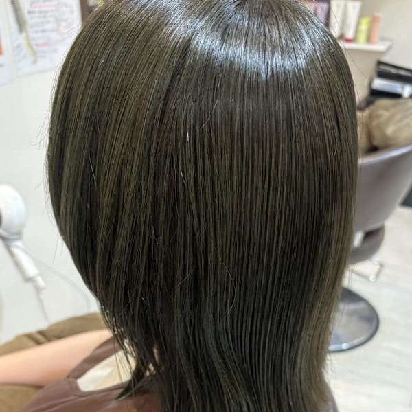 オリーブグレージュ