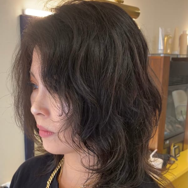 くせ毛を生かしたハイレイヤー！ふんわりハッシュカット|美容室Stella