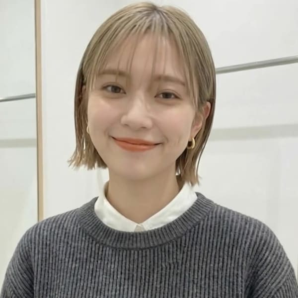 ハイトーンカラーイメチェン切りっぱなしボブ　くびれショート