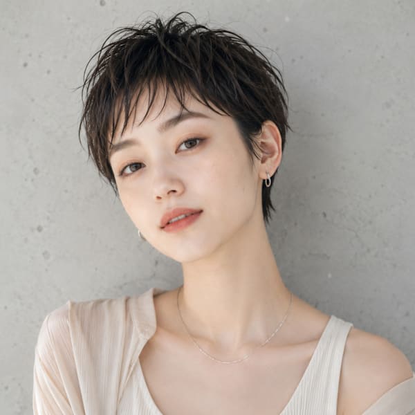 襟足すっきり・透明感グレージュ・小顔ハンサムショート