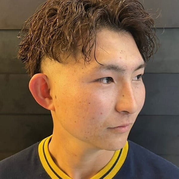 ツイストスパイラルパーマ フェード 刈り上げセンターパート
