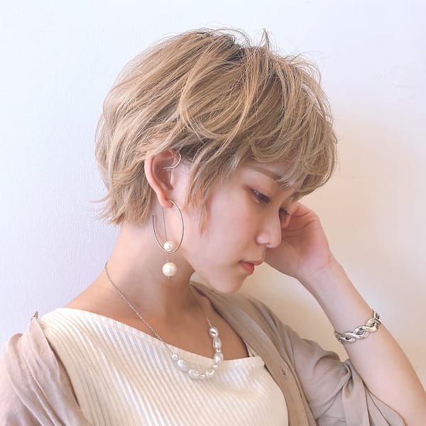 耳かけカジュアルショート