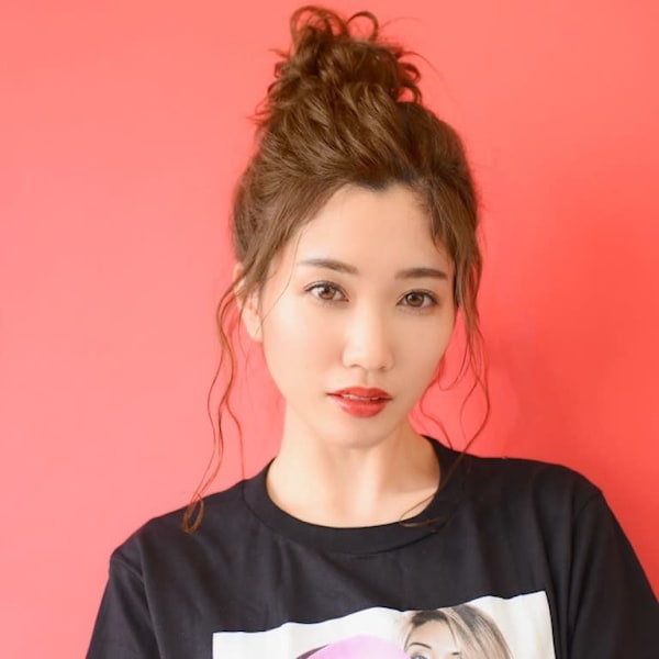 ふんわり透明感あふれる大人お団子スタイル