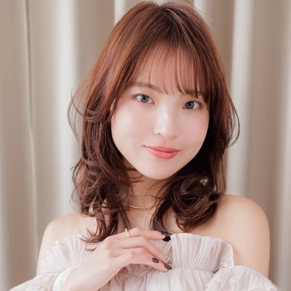 ピンクベージュハッシュカットゆるふわウルフパーマ20代30代