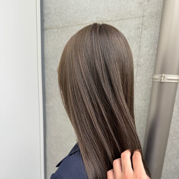 オリーブベージュ