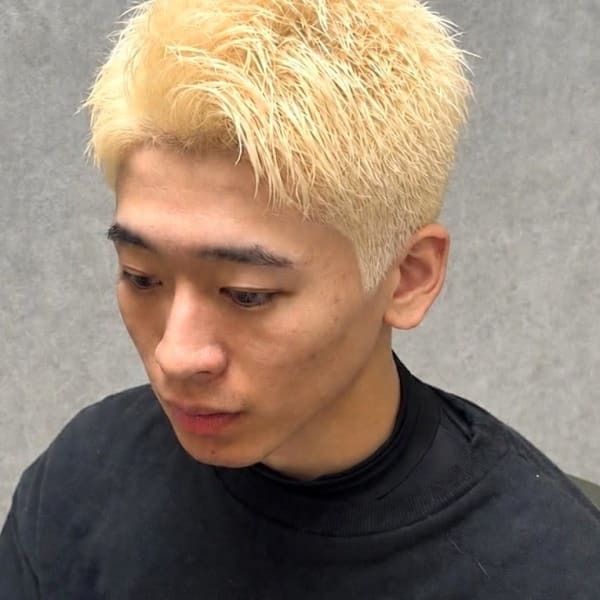 ホワイトベージュ ハイトーン ブリーチ ショート 20代