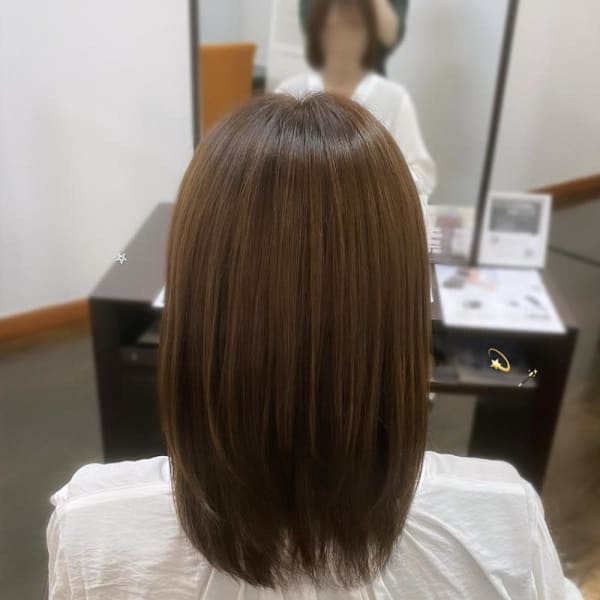 縮毛矯正で自然にまとまる髪の毛に！