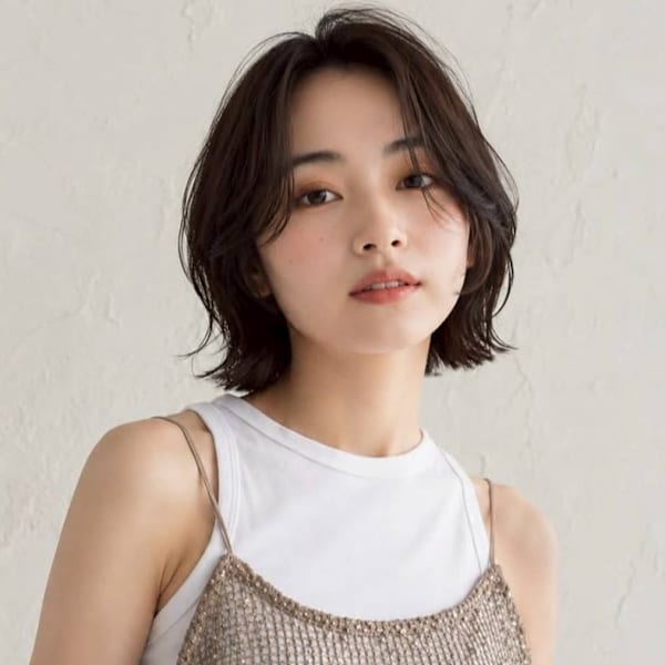 ダークブラウン 髪質改善 顔周りカット 外ハネボブ 20代|miroa vita 平尾