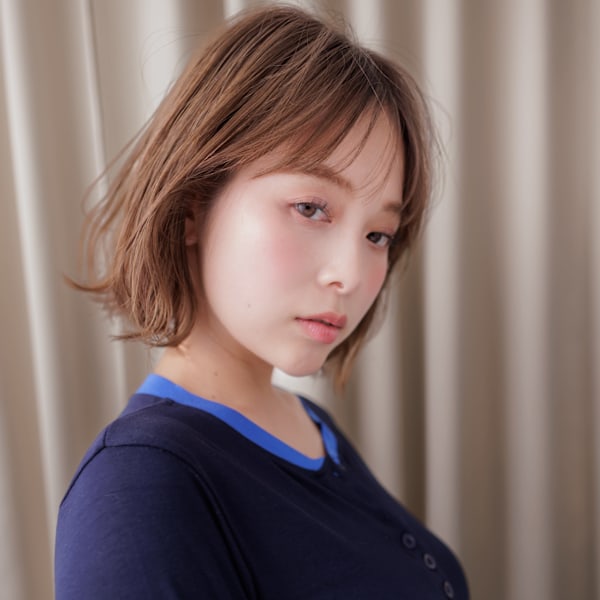 透明感ミルクティーブロンドハッシュレイヤーボブ20代30代