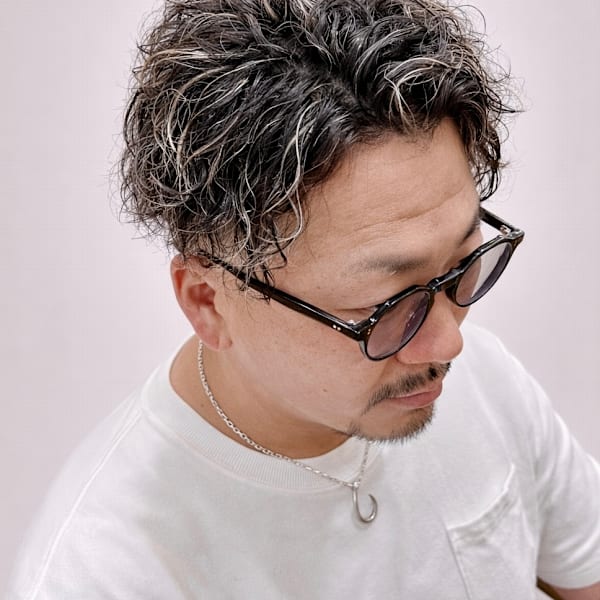 アップバングツイストスパイラルパーマ×メンズハイライト
