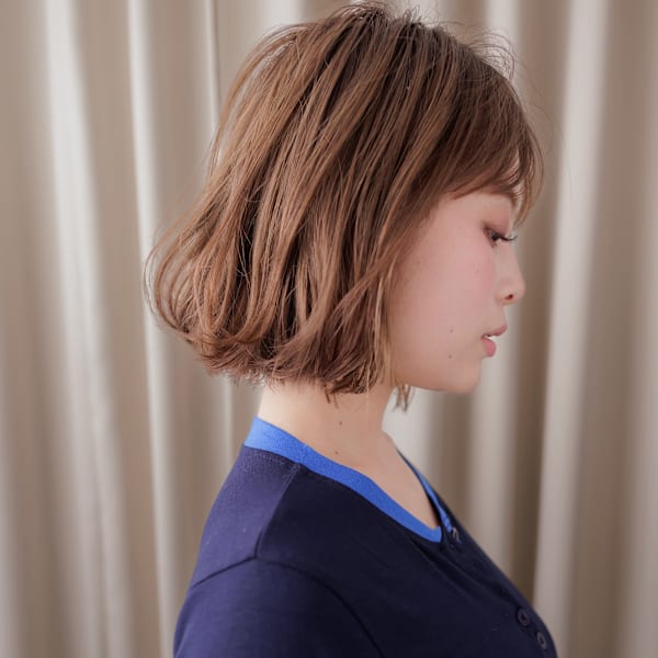 透明感ミルクティーブロンドハッシュレイヤーボブ20代30代